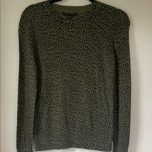 Banana Republic Olive Animal Print Sweater size XS 💯 cotton